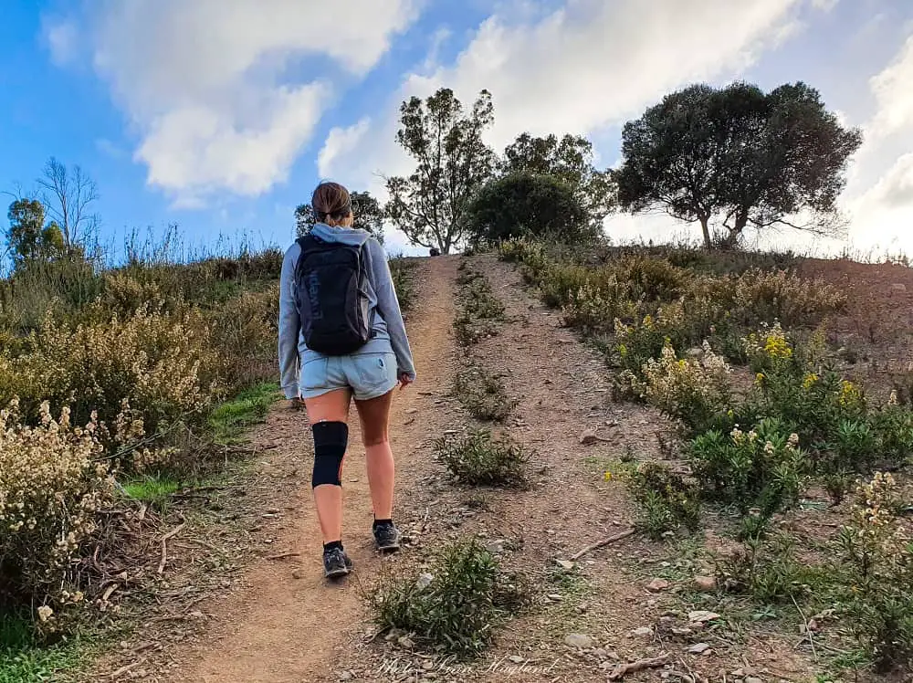 Knee brace for hiking