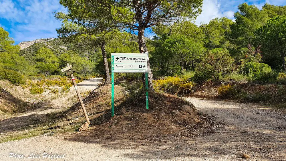 Juction with signs to hiking route to Pico del Cielo Nerja