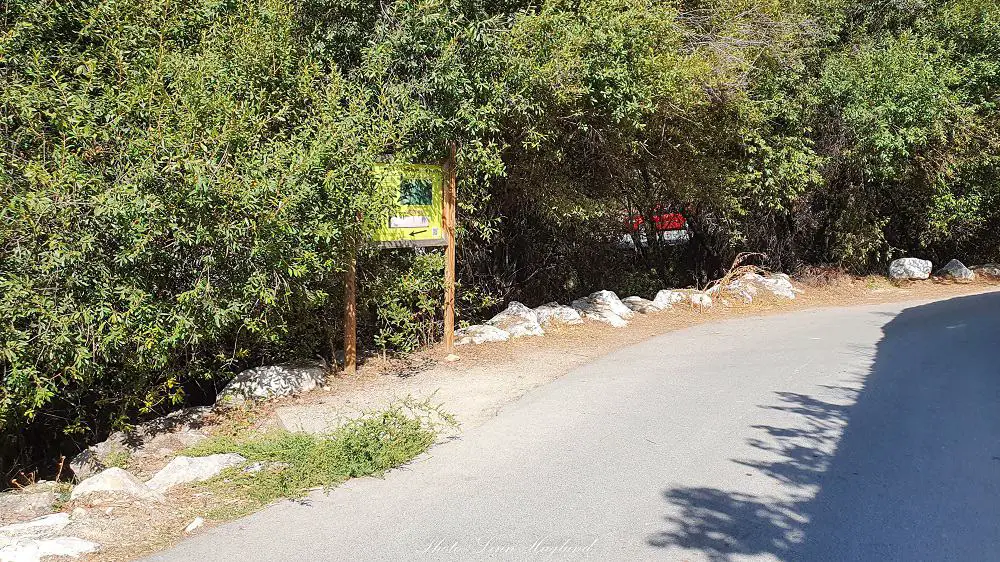 Los Cahorros trailhead goes down by the sign and continues by the river