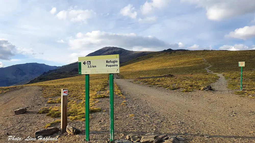 First junction on the one day Mulhacen hike - take the path on the right