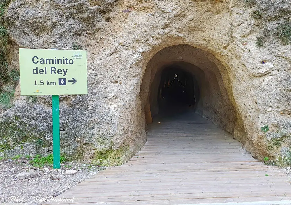 Small tunnel to Caminito del Rey trailhead 200 meters fro El Kiosko Restaurant