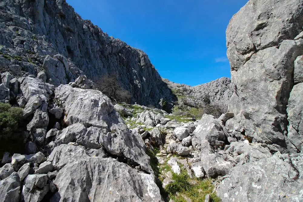 Follow the cairns towards the top of Pico Chamizo Villanueva del Rosario