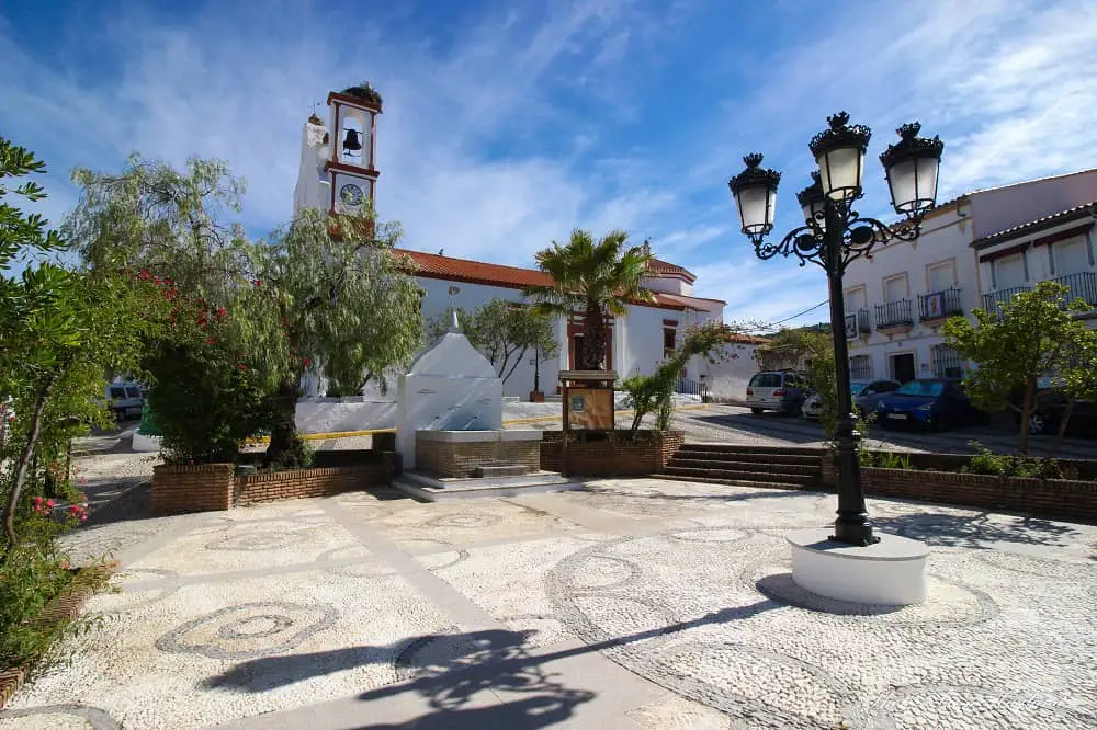 Plaza de la Iglesia in Arroyomolinos de León where the hike to Bonales starts