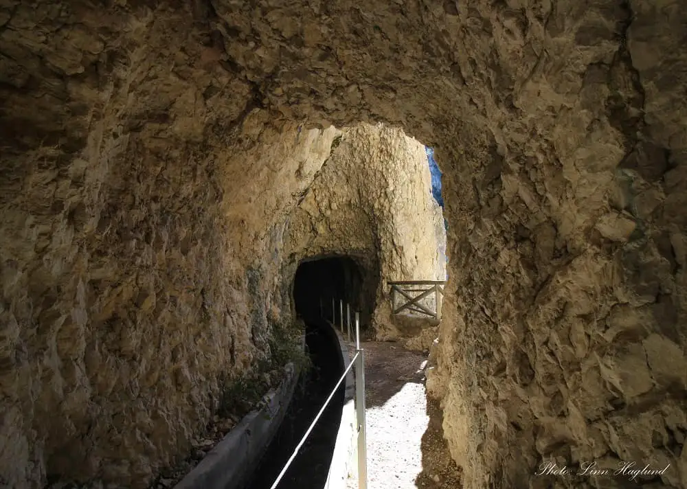 The two tunnels connecting - hiking Rio Borosa